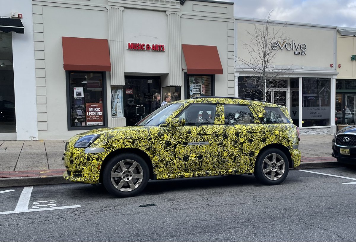 pfucito's tweet image. Pre-production camouflaged Mini EV spotted in Northern, NJ. #MiniEV #carspotting