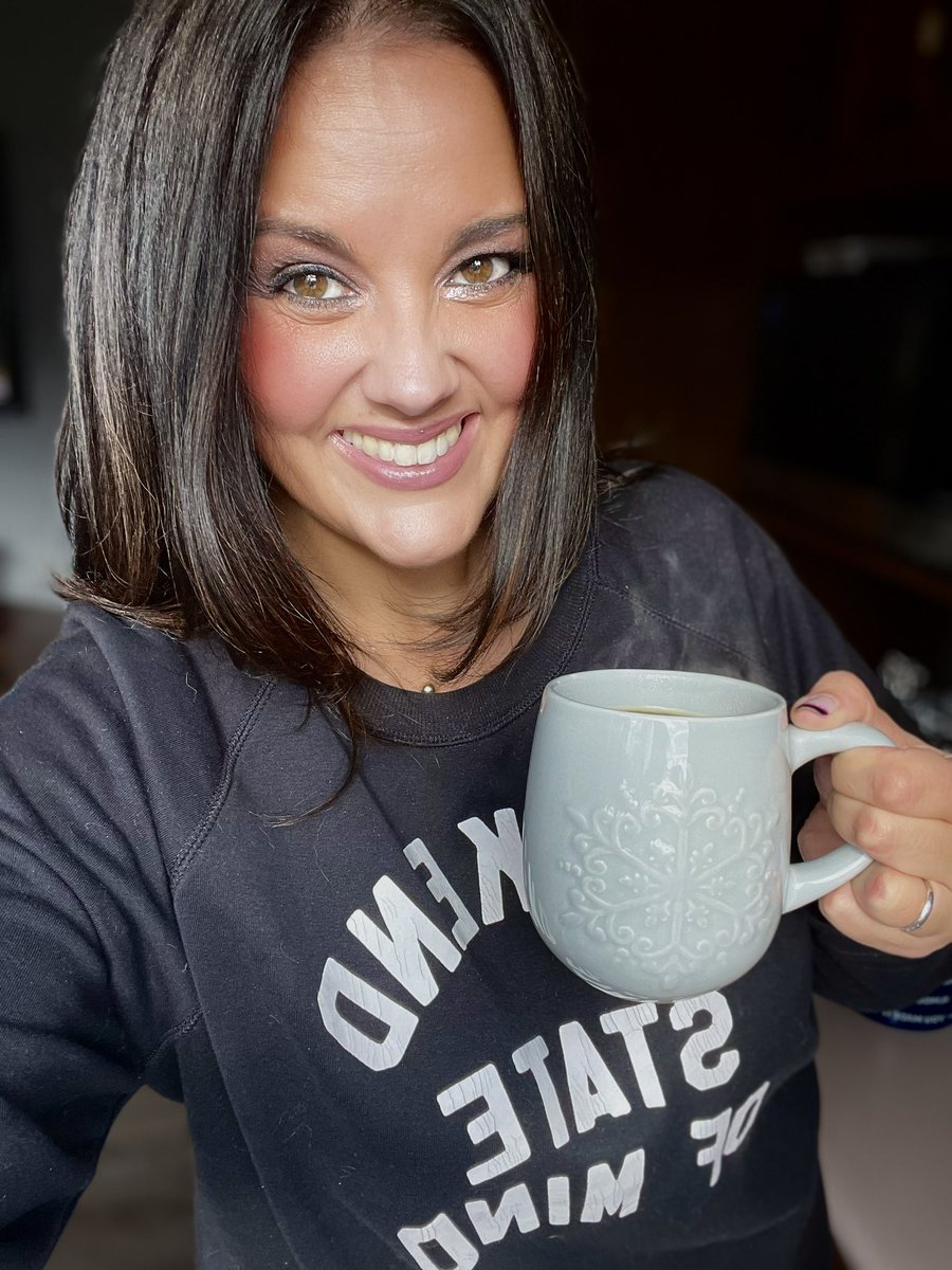 Good afternoon you sexy lot and Happy Friday. Then sun’s out and I’m feeling good today. Life isn’t tied with a bow but it’s certainly a gift. Dance like no one is watching, eat the cake for breakfast and enjoy each day to the fullest! Here’s to a great day. 💕