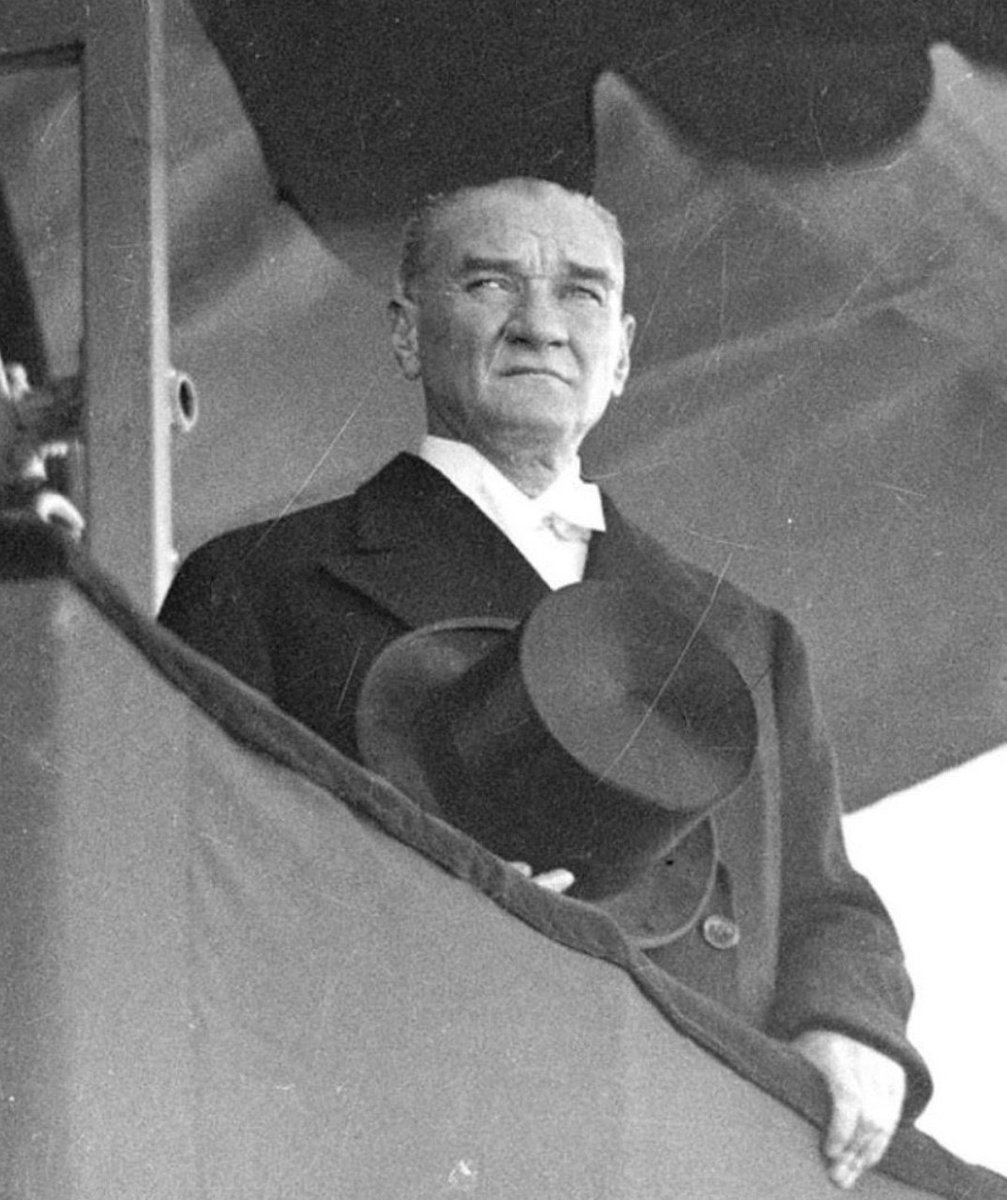 ayseglgcr's tweet photo. "Elbet bir gün beni unutturmaya çalışanlar olacaktır ama Türk gençliği buna izin vermeyecektir."
Atatürk https://t.co/pK89ErM4QB