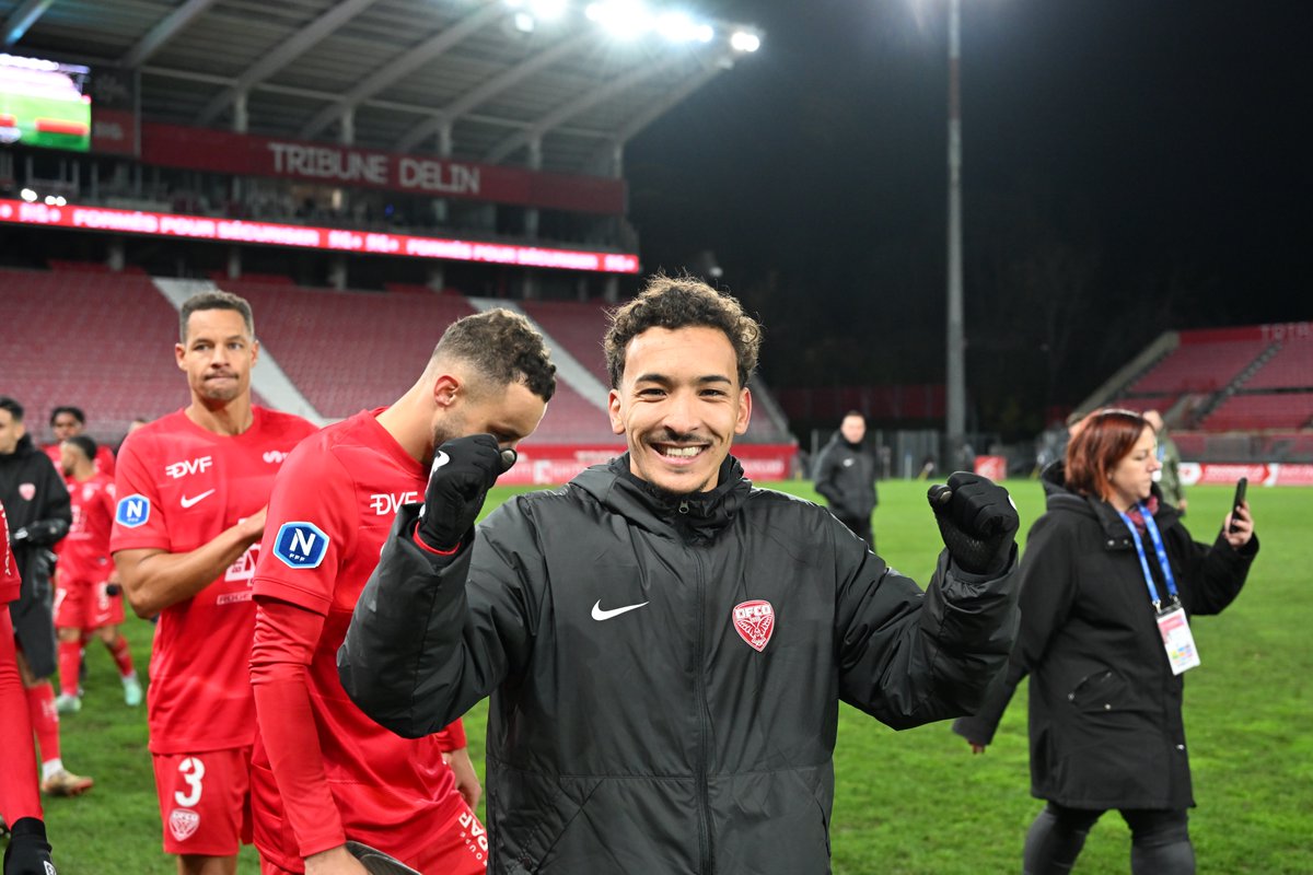 [📝 INTERVIEW]

Dans sa carrière, Zakaria Fdaouch a connu des obstacles, mais il y a toujours cru ! Aujourd'hui professionnel à 26 ans au DFCO, l'ailier gauche se voit récompensé, entretien à lire ici ! ⤵️⚽️

reportersincredules.fr/en-attendant-z…

↪️ #Fdaouch #NationalFFF #DFCO #interview