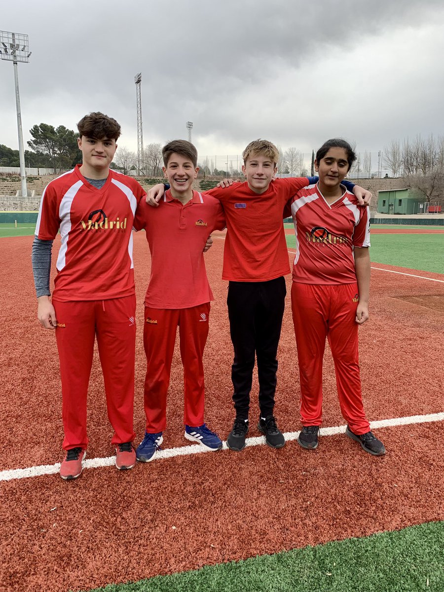 2 derrotas ajustadas hoy en el round robin del torneo de navidad ante Madrid Utd y Getafe, pero estamos apostando por el futuro con 4 juniors, incluyendo un excelente debut de Miguel con los seniors. Mañana seguimos a las 12h. #madridesdeporte