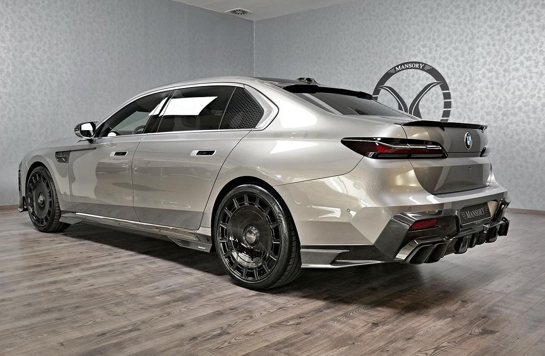 WorldWideCarsTM's tweet photo. BMW 7 Series × Mansory 😳 https://t.co/eXLWdtU4aD