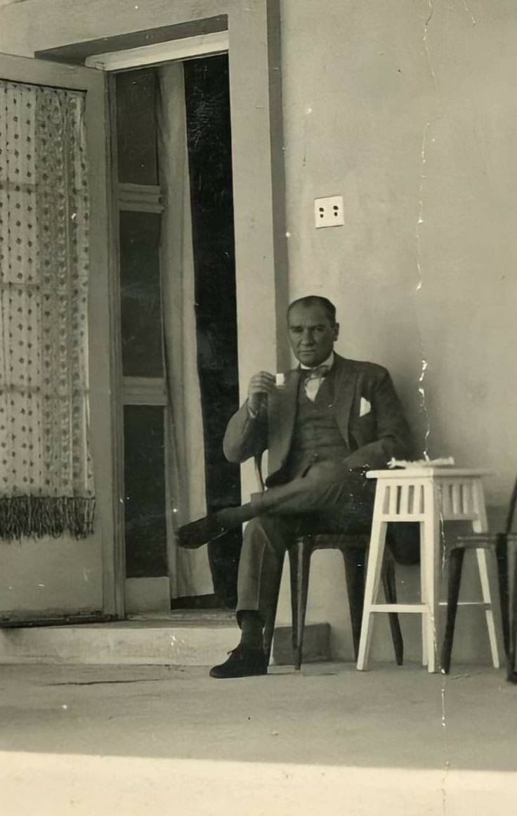 Ölü haliyle bile savaş kazanan adam.  Mustafa Kemal Atatürk