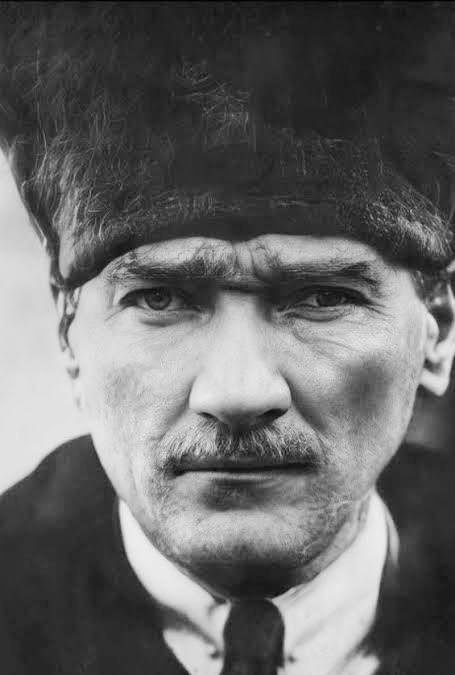 Mustafa Kemal Atatürk’ün dediği gibi :

“Hayatı ve özgürlüğü için ölümü göze alan bir millet asla yenilmez.”

Her iki takımımız da milli değerlerimizi korumak adına tüm takımlarımızı ve milletimizi temsilen;

YENİLMEDİLER. 🇹🇷
