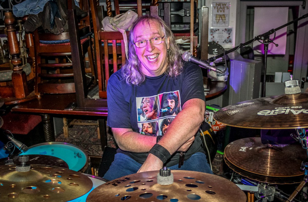 themafiarocks's tweet photo. Heroes tonight for me with my Mafia chums 😀 hope you enjoy your Friday night.
#lovedrumming #lovewhatido #loverocknroll https://t.co/0vDYfkXQ8u