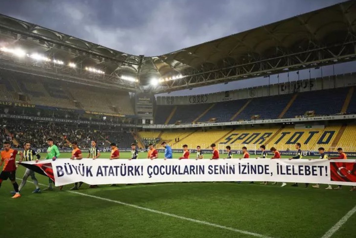 Cumhuriyet’in 100. yılında Süper Kupa finalinin Suudi Arabistan’a verilmesi zaten baştan yanlıştı. Bundan sonra kimin kazandığı önemli değil! Kazanan Türkiye ve Türkiye futbolu #GSvFB