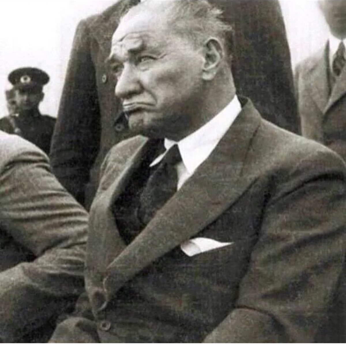 Türkiye Cumhuriyeti’nin kurucu lideri Gazi Mustafa Kemal Atatürk’e yönelik saygısızlık asla kabul edilemez.

Bu olaya sebebiyet veren,
TFF başkanı, yetkili kurulları derhal istifa etmelidir…
 
Süper kupa finali, Kurtuluş mücadelesinin sembol şehri Samsun’da oynansın…

Yurtta