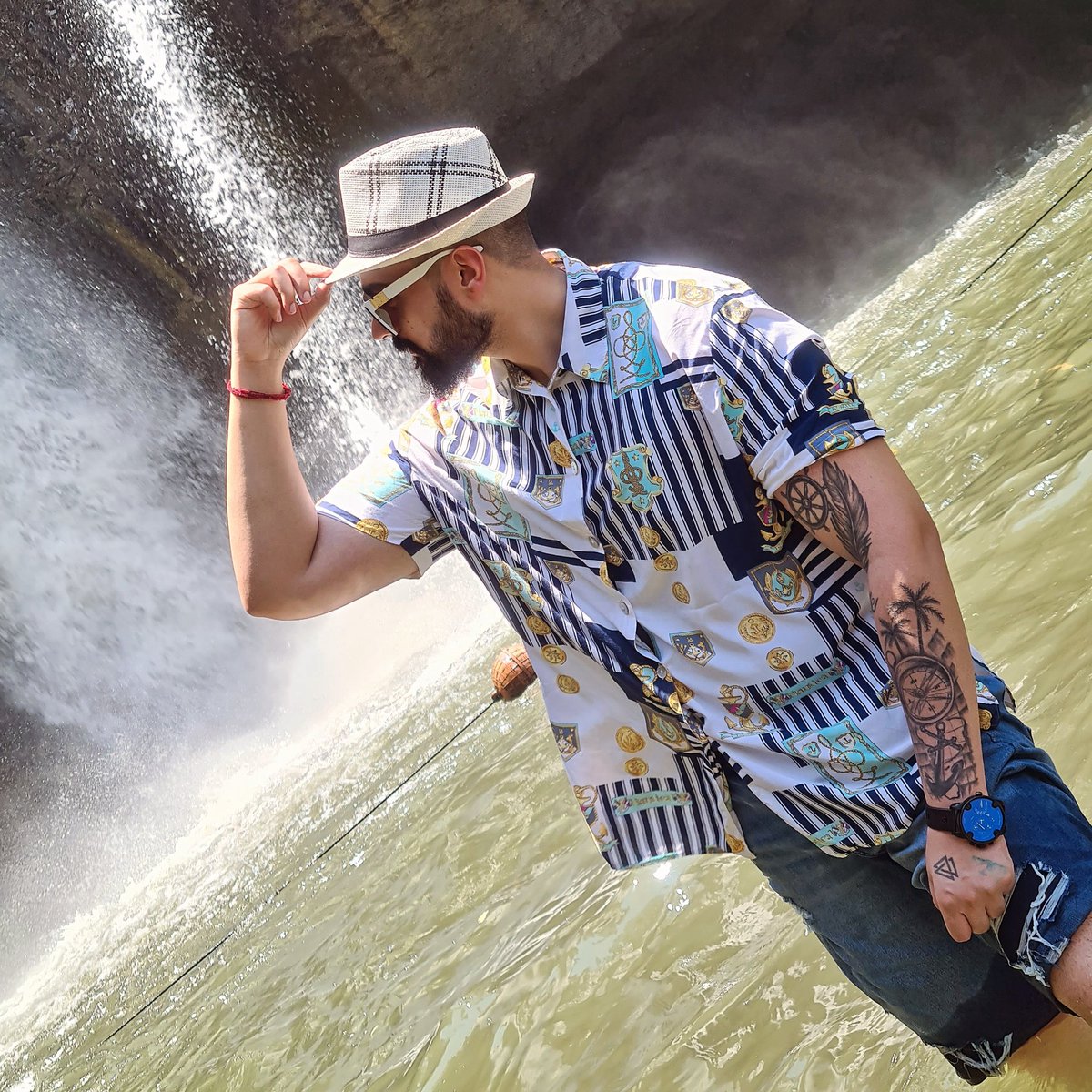 ExploringSunday's tweet photo. #NewProfilePic https://t.co/eYIpol3upB