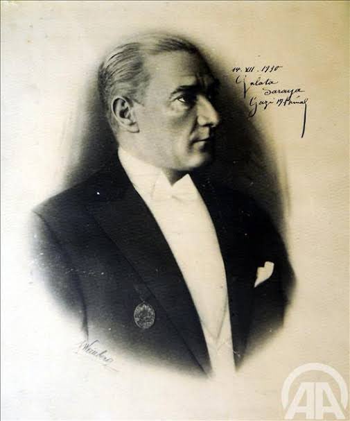 𝒢𝒶𝓏𝒾 ℳ𝓊𝓈𝓉𝒶𝒻𝒶 𝒦ℯ𝓂𝒶𝓁 𝒜𝒯𝒜𝒯𝒰ℛ𝒦
❤️💛💙

Ne Mutlu TÜRK’üm Diyene <a href="/GalatasaraySK/">Galatasaray SK</a> 
Yutta sulh cihanda sulh <a href="/Fenerbahce/">Fenerbahçe SK</a>