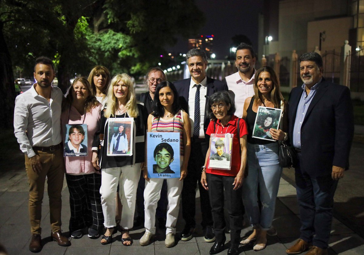 BA Infraestructura (@bainfraest) on Twitter photo Anoche <a href="/jorgemacri/">Jorge Macri</a>, <a href="/DAntinolo/">Dario Antiñolo</a>, <a href="/LeoRicciardiOK/">Leo Ricciardi</a>, <a href="/Pablo_La_Spina/">Pablo La Spina</a> y familiares de víctimas de siniestros viales supervisaron los controles de alcoholemia. Como sucedió el 24 y el 25 de diciembre, para Año Nuevo también vamos a duplicar los puestos de control de alcoholemia en BA. Anoche <a href="/jorgemacri/">Jorge Macri</a>, <a href="/DAntinolo/">Dario Antiñolo</a>, <a href="/LeoRicciardiOK/">Leo Ricciardi</a>, <a href="/Pablo_La_Spina/">Pablo La Spina</a> y familiares de víctimas de siniestros viales supervisaron los controles de alcoholemia. Como sucedió el 24 y el 25 de diciembre, para Año Nuevo también vamos a duplicar los puestos de control de alcoholemia en BA.