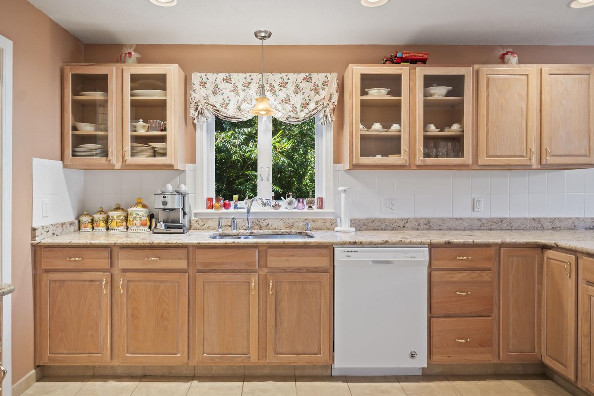 beangroup's tweet photo. 📍23 Fort Hill Avenue Ext, York, ME
3 Bed | 2 Bath | 1,563 SqFt | 0.38 Acres
Offered at $1,975,000
•
Listed by Janna Syrene ➡️ https://t.co/Tdg7C5jsLd https://t.co/G3SySrsMCd