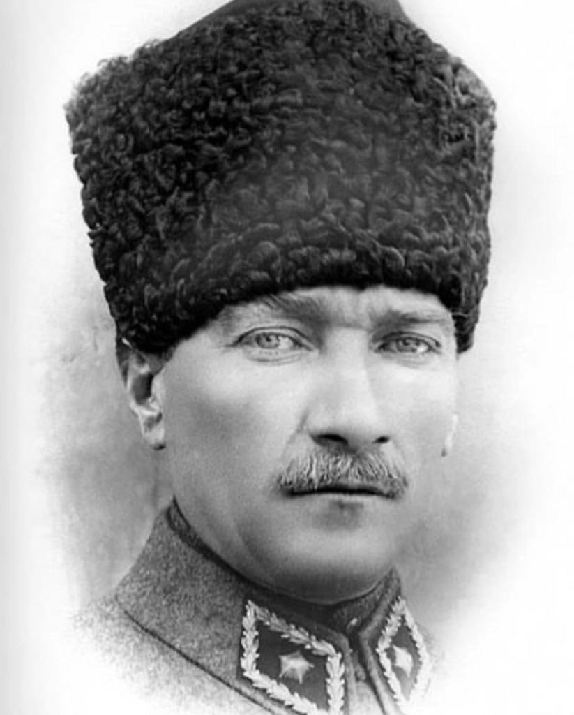 sercendemik's tweet photo. RT @istbarosu: Atatürk hep kazandı!
Atatürk yine kazandı!

Atam izindeyiz!
Sonsuza kadar! https://t.co/r4vFoeJHkT