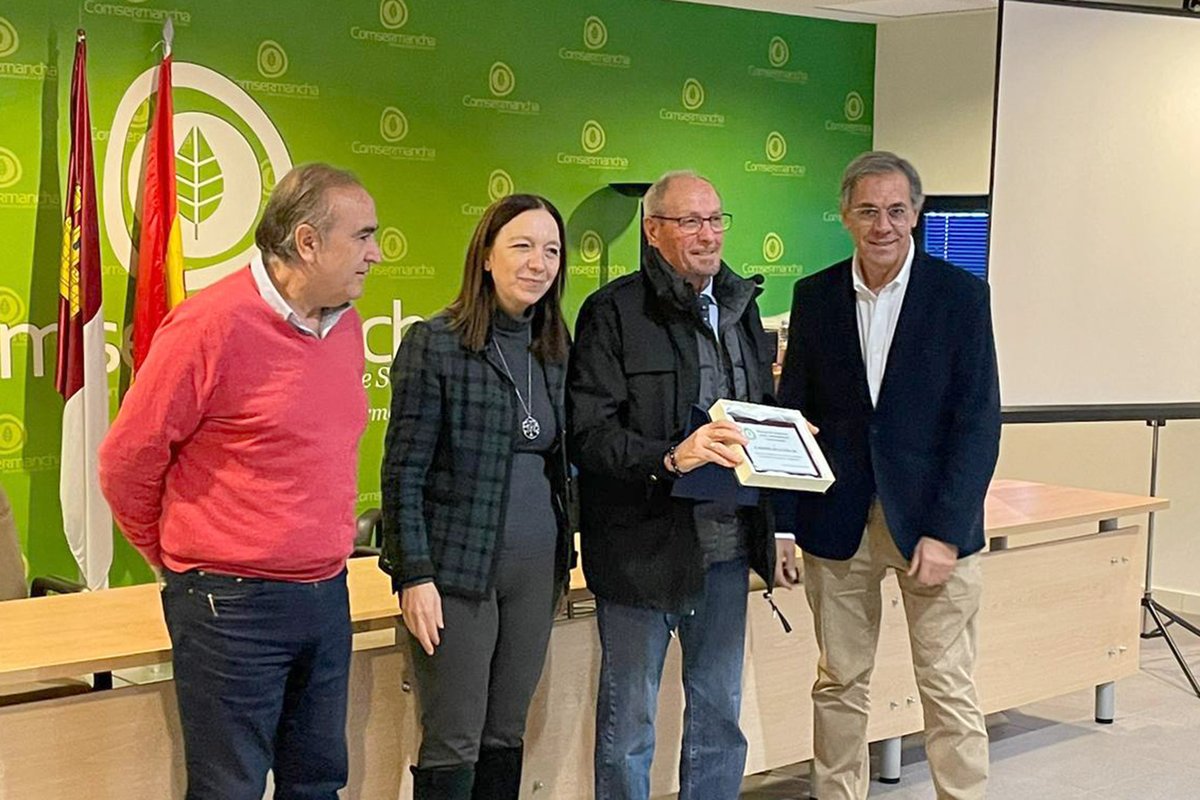 SerComsermancha's tweet photo. Comsermancha forma a sus trabajadores del Patronato en prevención de riesgos laborales.
Desde #Comsermancha, queremos agradecer a todos y todas su esfuerzo y dedicación, y especialmente a Manuel y Demetrio. 
https://t.co/el0exH4mfA https://t.co/9dlF073Y6i