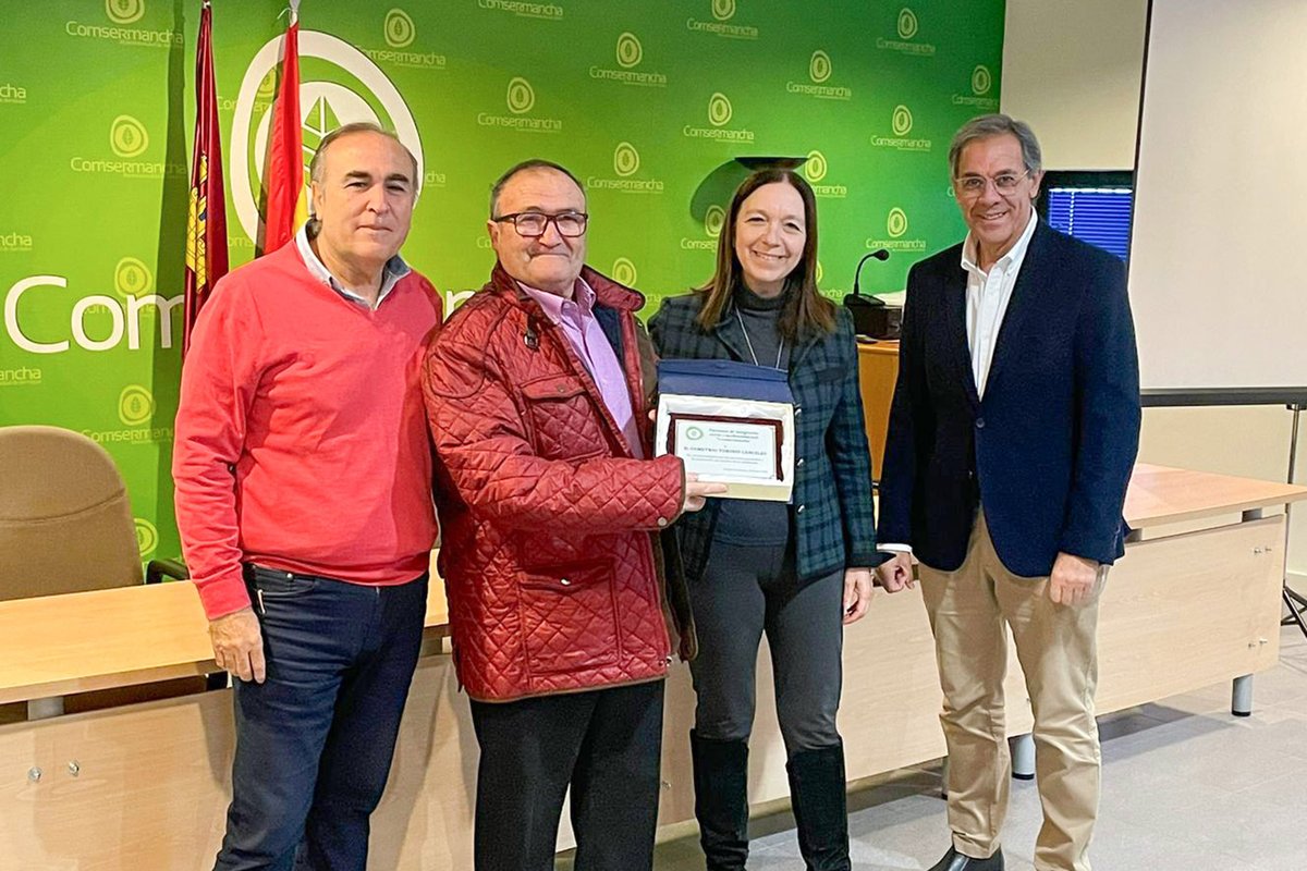 SerComsermancha's tweet photo. Comsermancha forma a sus trabajadores del Patronato en prevención de riesgos laborales.
Desde #Comsermancha, queremos agradecer a todos y todas su esfuerzo y dedicación, y especialmente a Manuel y Demetrio. 
https://t.co/el0exH4mfA https://t.co/9dlF073Y6i