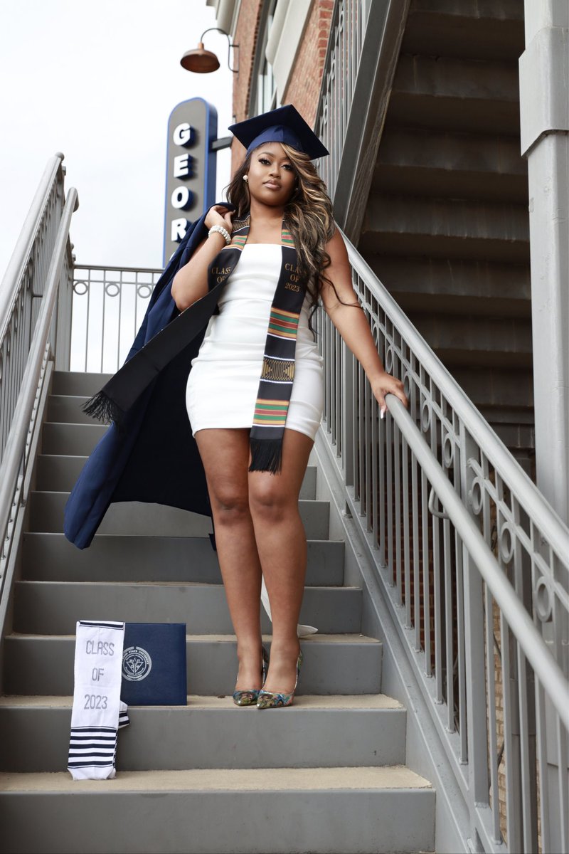 theashleebanks's tweet photo. a hbcu grad 🎓 https://t.co/FfemehRcUl