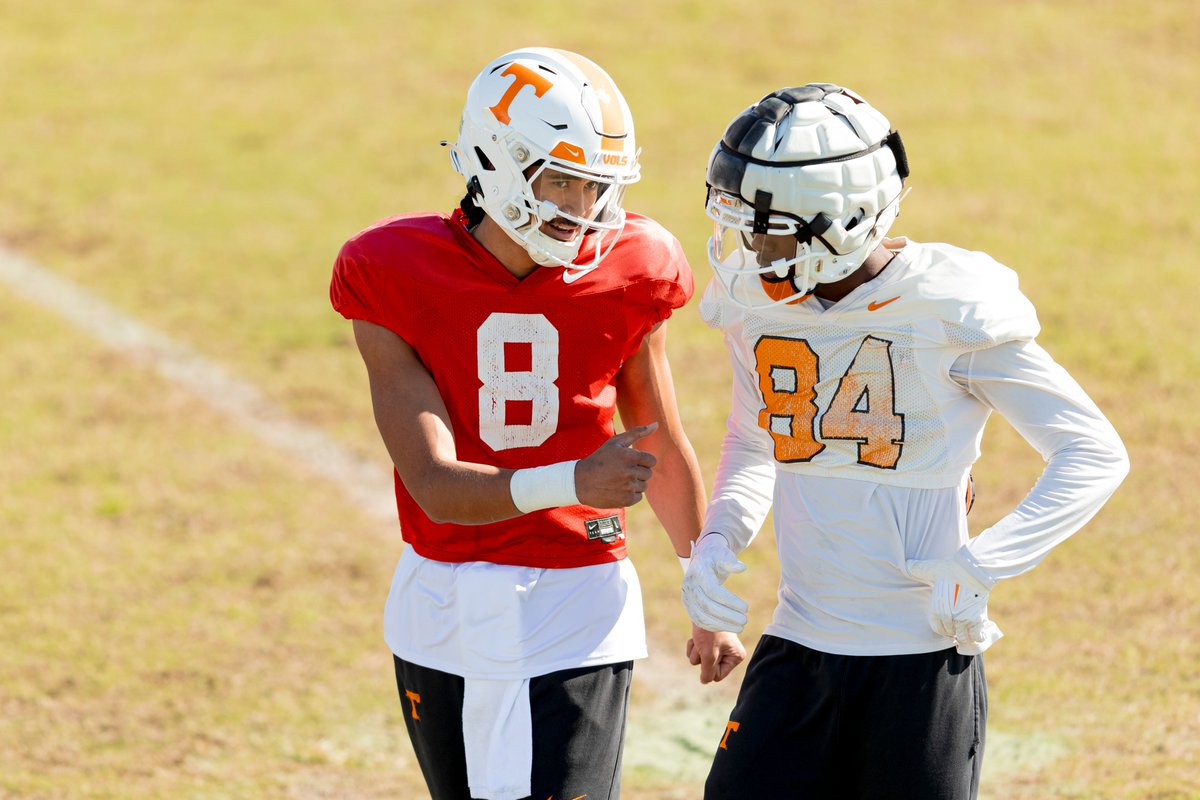 Vol_Football's tweet photo. 🏈 in sunny Florida ☀️

#GBO 🍊 https://t.co/VapH2QVkfE