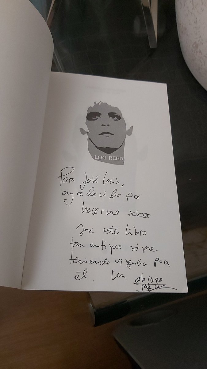 Deseando sumergirme en las páginas de una pieza que promete darme muy buenos ratos. Muy fan de @cerverator, al que tuve el placer de ver "en directo" hace algún tiempo y me firmó su libro sobre Lou Reed, que tanto me enseñó cuando lo leí en su día (hará unos 30 y pico años)