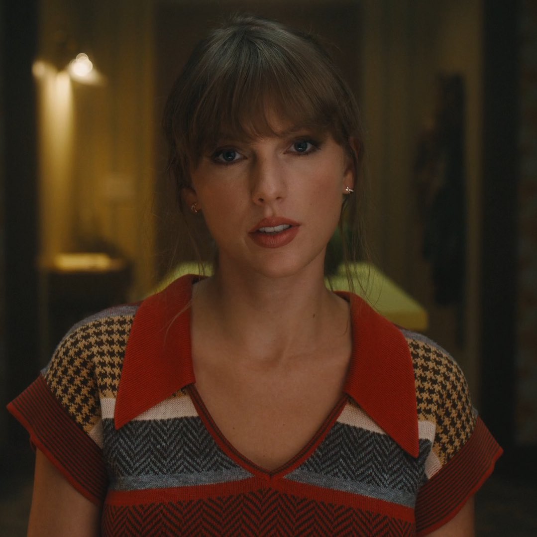 TSwiftLDN13's tweet photo. Anti-Hero was officially the 4th biggest song of 2023 in the UK. 

It has now sold over 1.1 million units since release. https://t.co/pK09VA7sdR