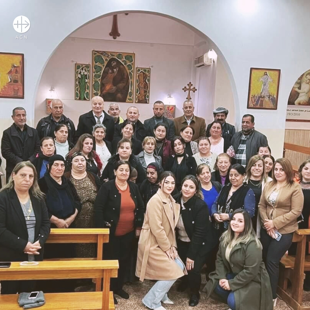 acn_int's tweet photo. 🔴 #Christianfamilies struggle to raise their #children in a #Muslimmajority country. 
In #Iraq, 50 #parents meet in their #parish monthly to exchange and deepen their #faith. 

💪 With your support, they can keep the meetings going. #Support the next Christian generation! https://t.co/XSgjfLeYRz