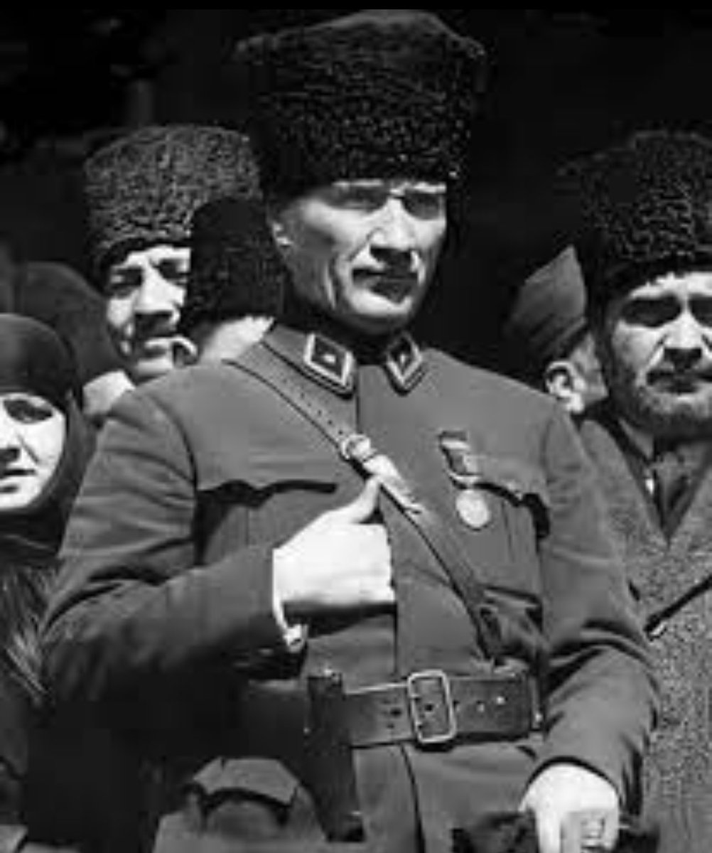 Gene Sevr imzaladilar, gene yırtıp Lozan'ı imzaladınız. Teşekkürler <a href="/GalatasaraySK/">Galatasaray SK</a> <a href="/Fenerbahce/">Fenerbahçe SK</a>

86 yıldır sadece bedenen yoksun ama adın bile yetiyor hala.