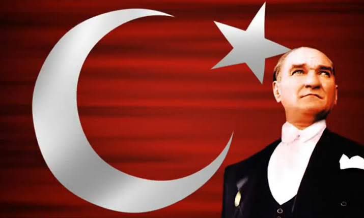 👉Ne mi oldu?
👉Türkiye Cumhuriyeti 100. Yıl kupası üç kuruş fazla para kazanmak için Suudi Arabistan’da oynanmaya kalkılmıştı.
👉Halk tepkiliydi taraftar tepkiliydi.
👉Ama basın bu öfkeyi nefreti yazmaktan saraydan korktu sustu.
👉Erdoğan önceden uyarıldığı için maça gitmedi.