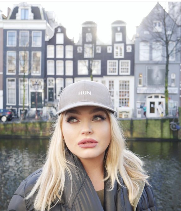 It&rsquo;s my birthday on New Year&rsquo;s Eve 🥂✨👑 Capricorn Goddess 🐐 make it your New Year&rsquo;s resolution to please