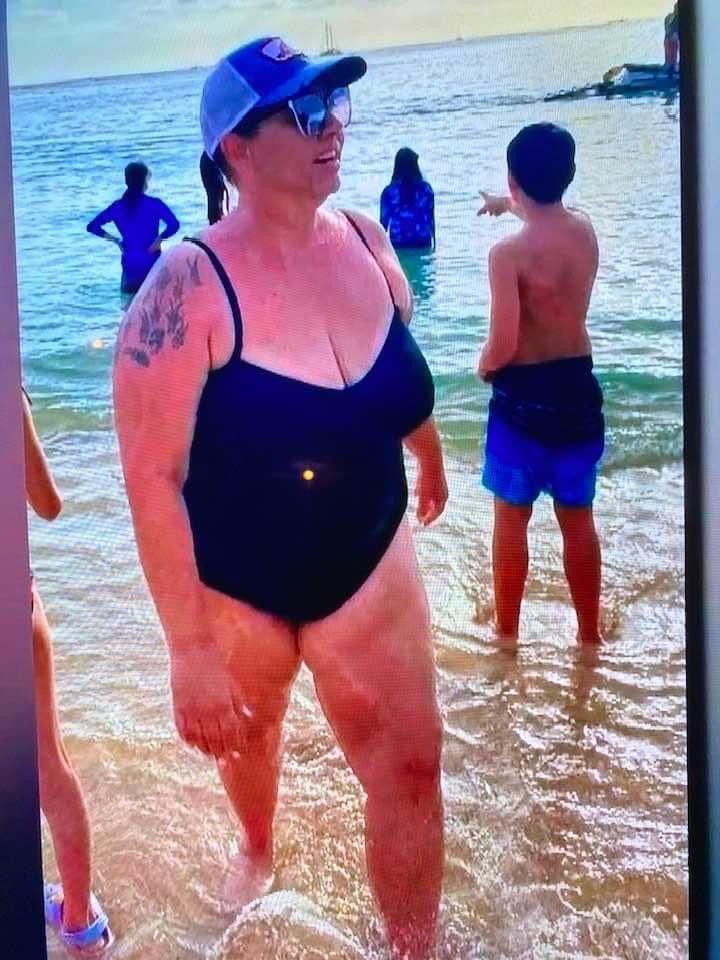 hehawaiiau's tweet photo. 🚨ACTION ALERT🚨 please share!!! 
 
This woman reportedly jumped on &amp; attempted to ride the distressed baby humpback whale in Waikiki. Federal officials are investigsting &amp; looking for this woman. Pls help find her. 

You can call NOAA law enforcement 1-800-853-1964 (open 24 hr) https://t.co/XPb1QYSQse