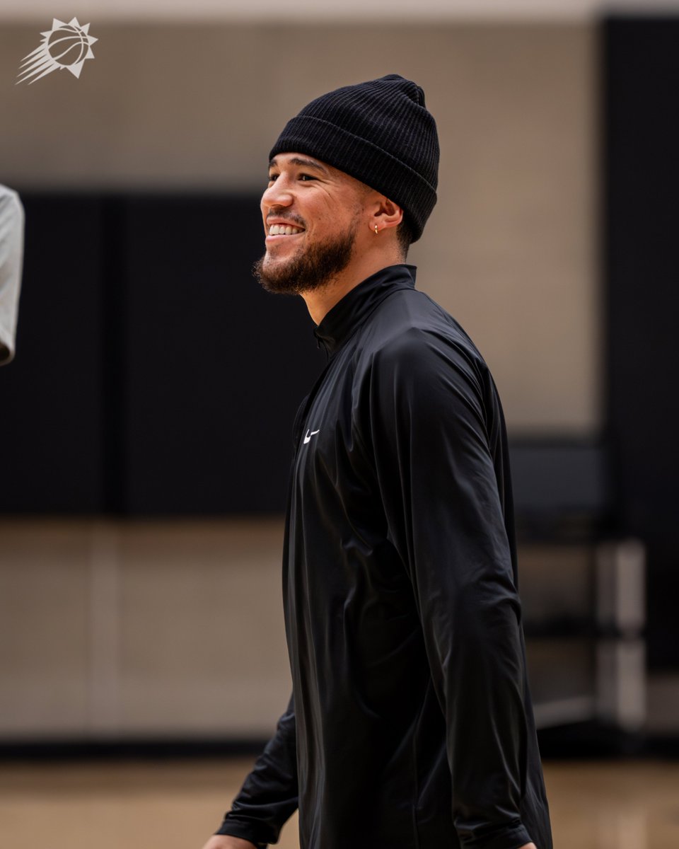 Suns's tweet photo. A gameday to start the weekend 😁

📍 @Verizon 5G Performance Center https://t.co/4Ui6Jiy6DA