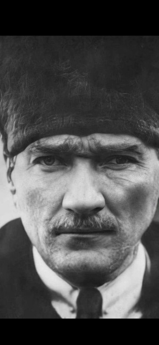 Cumhurbaşkanı, Anafartalar Komutanı, Başöğretmen, Mareşal, Başbuğ, Türkiye Cumhuriyeti'nin Kurucusu, Ebedi ve Tek Başkomutan Gazi Mustafa Kemal Atatürk.

Tartışmaya kapalıdır !!!