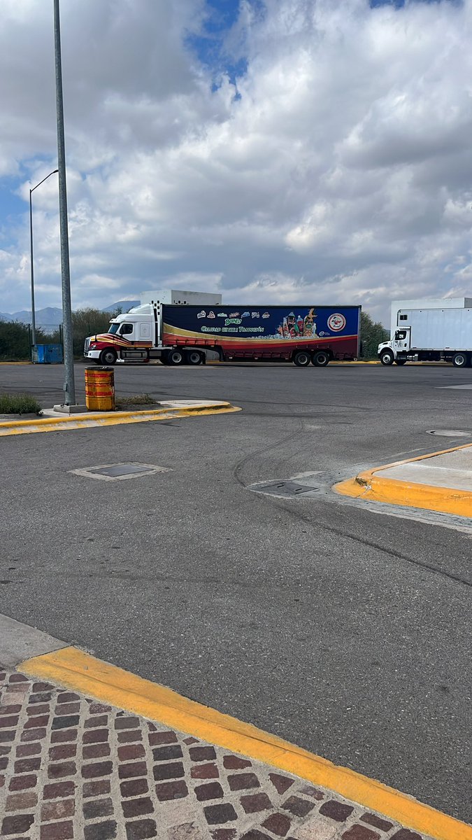 aldo_chr's tweet photo. @nacholozano esta es la compañía de los aviones de mexicana? O estoy equivocado? Jajajaja https://t.co/XmAaXG0m0x