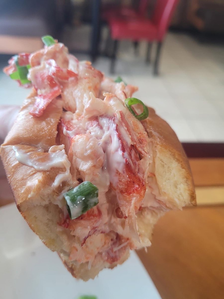 Shaun91849352's tweet photo. Why not a lobster roll? You wanna bite? 😁 https://t.co/swKORFDZZV