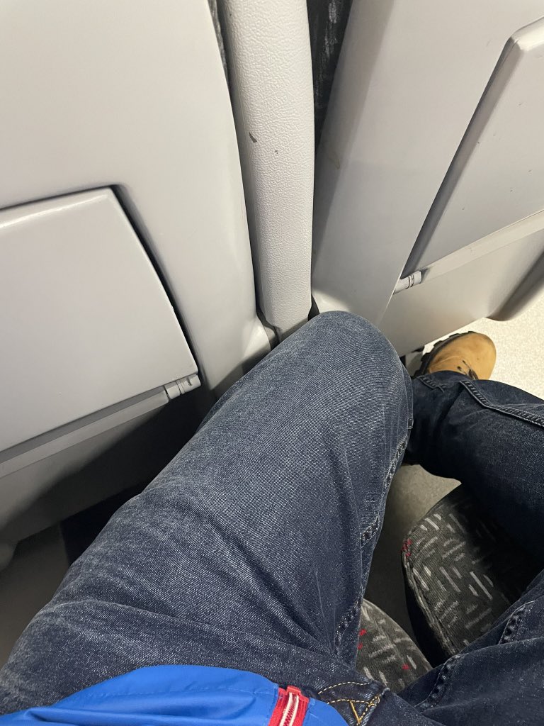 Surely this is unsafe and dangerous, admittedly I’m 6ft tall but this is ridiculous I can’t even sit in the seat properly <a href="/tfwrail/">Trafnidiaeth Cymru Trenau Transport for Wales Rail</a>  #uktrains #train #railway #uktravel #ukrail <a href="/RailOmbudsman/">Rail Ombudsman</a>