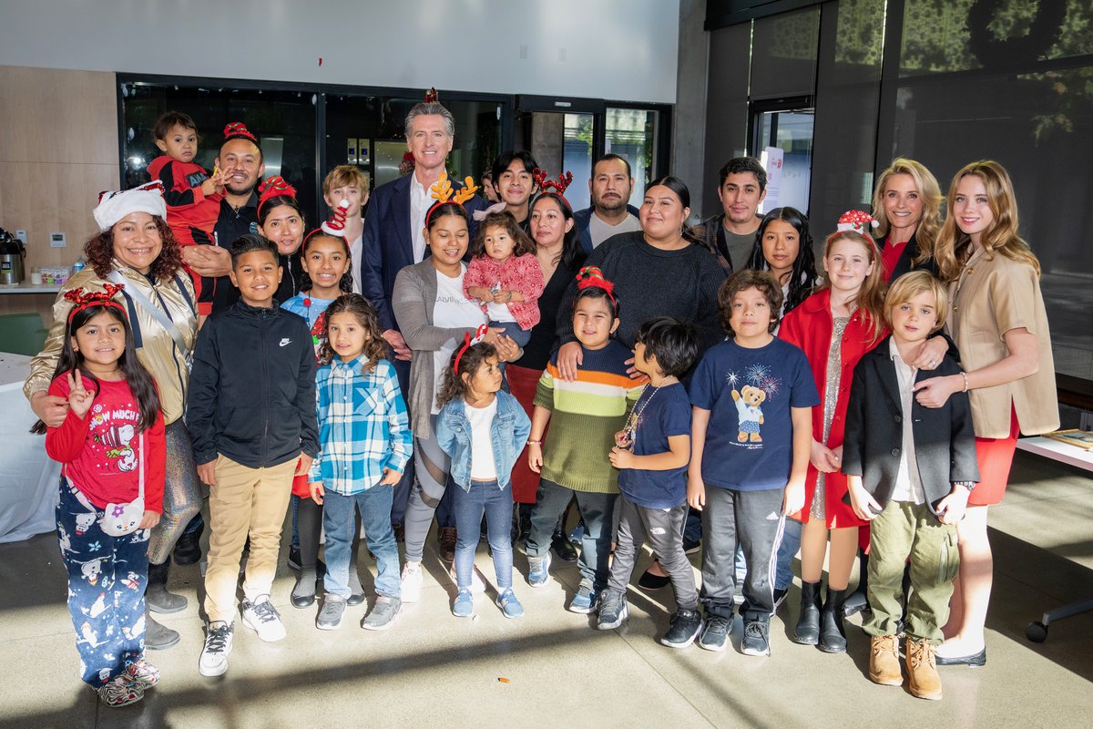 Honored to have hosted @JenSiebelNewsom, @CAgovernor & their four children at one of our 100% affordable housing sites, Casa Adelante -2060 Folsom. Thank you to the First Family for spending your holidays with MEDA - we are looking forward to having you back as thought partners!