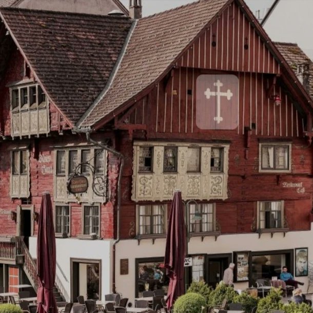 Welche Zeichnung von Dornbirn zuerst?

Das älteste Haus  
Die Pfarrkirche St. Martin
Das Rote Haus

##Dornbirn #vorarlberg