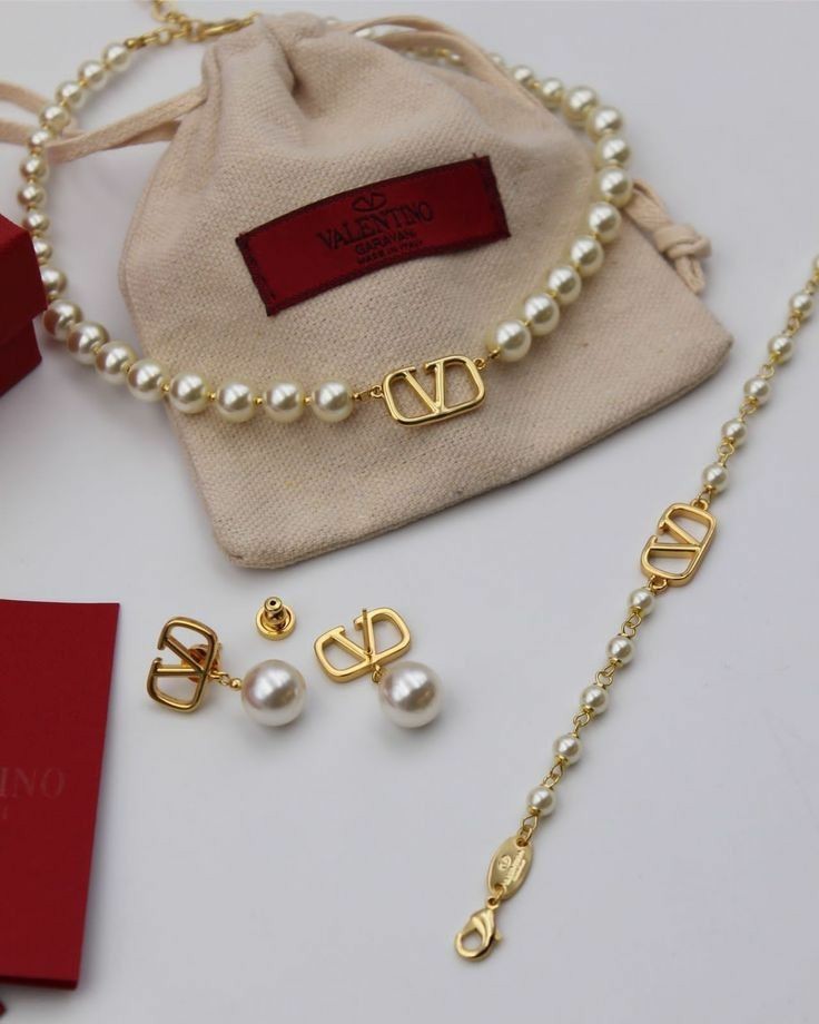 Outfit_Luxy's tweet image. Valentino