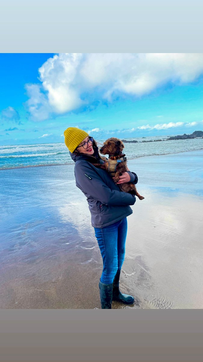 Cr0fty's tweet image. Very windy but lucky to have blue skies down in Devon #Holiday #beachvibes #doglife