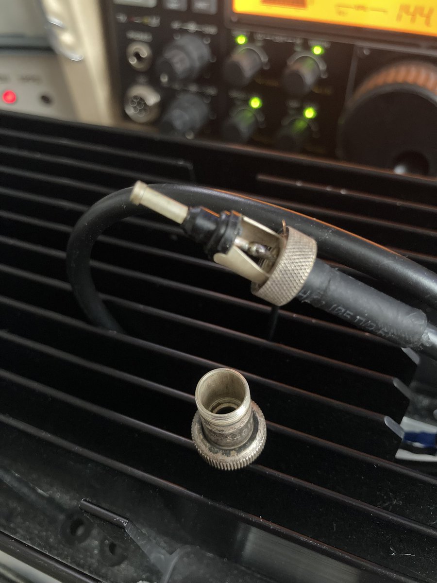 Trying to identify the connector used on this WG16 Diode Detector. 
#GHz_Bands