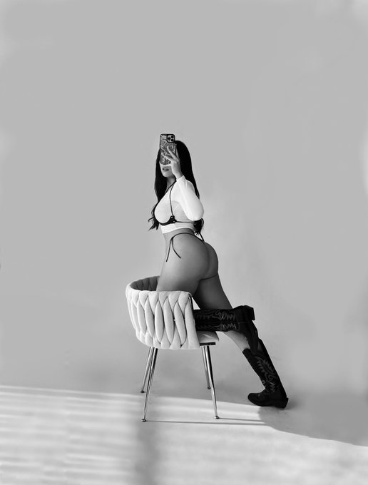 too much for IG https://t.co/kLk6uNY887