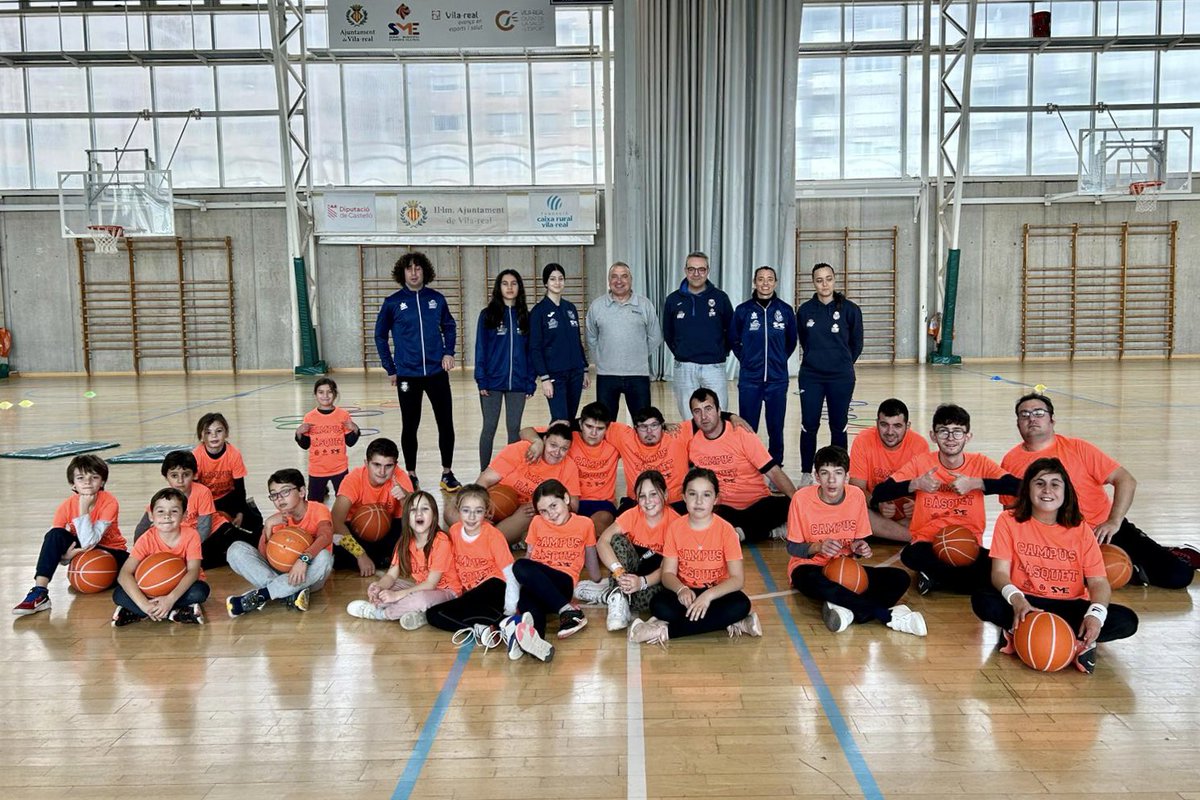 VilarealBC's tweet photo. ✅ Primera setmana de #CampusVRBC de Nadal completada!
👌Tanquem uns grans primers quatre dies al Bancaixa!
💪El nostre patrocinador Servifret ha visitat el grup i els ha animat a continuar treballant!
🙌 La setmana que ve, més!
#SomVila💪🏀🧡💙
@SMEVILAREAL #EndavantEsports https://t.co/5ogrzegZq2