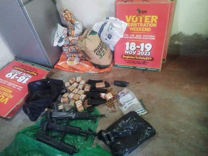 CaptDyor's tweet photo. #malema
#EFF
#EFFin2023
#EFF10
EFF ward 10 counselor arrested at Seshego https://t.co/JE11dW6VZJ