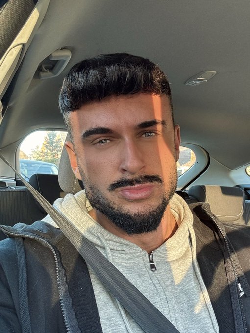 1 pic. Face vs the hole 😈🍑 https://t.co/cJ6UbNQjhW