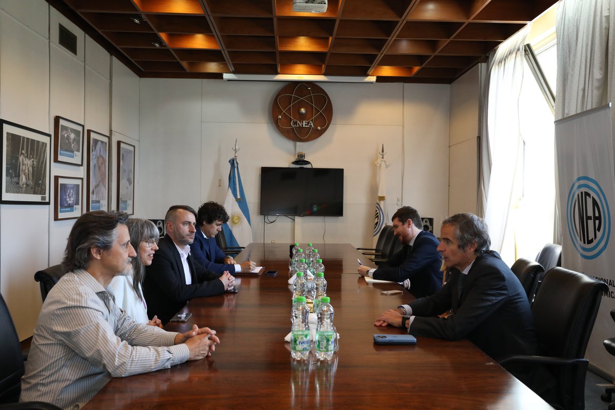 🆕<a href="/iaeaorg/">IAEA - International Atomic Energy Agency ⚛️</a> y <a href="/CNEA_Arg/">Comisión Nacional de Energía Atómica</a>  profundizarán el trabajo conjunto en 2024, dijo <a href="/rafaelmgrossi/">Rafael Mariano Grossi</a> director del OIEA volvió a destacar el rol protagónico de Argentina en campos como la medicina nuclear y la construcción de reactores 🔗bit.ly/3tFQppS