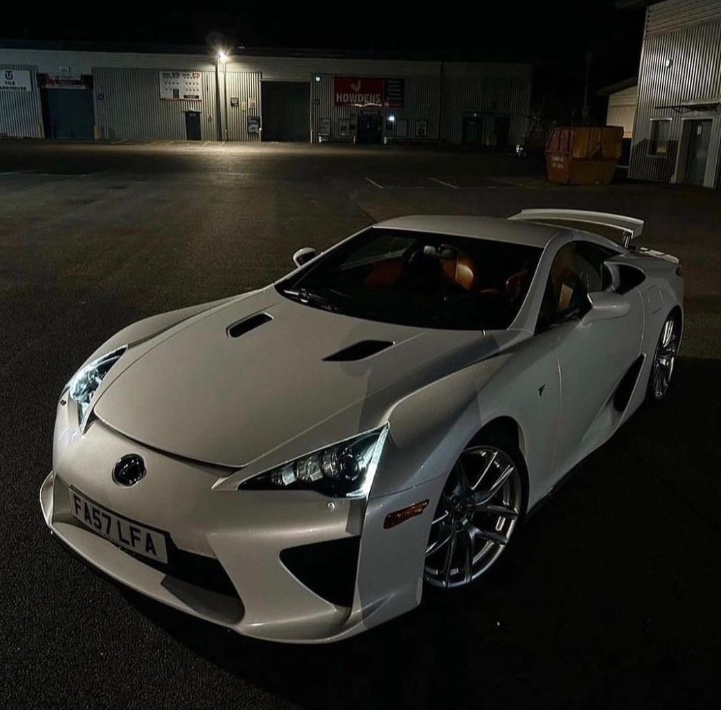 CarMagazine01's tweet photo. Lexus LFA https://t.co/y8eKSvTHPC