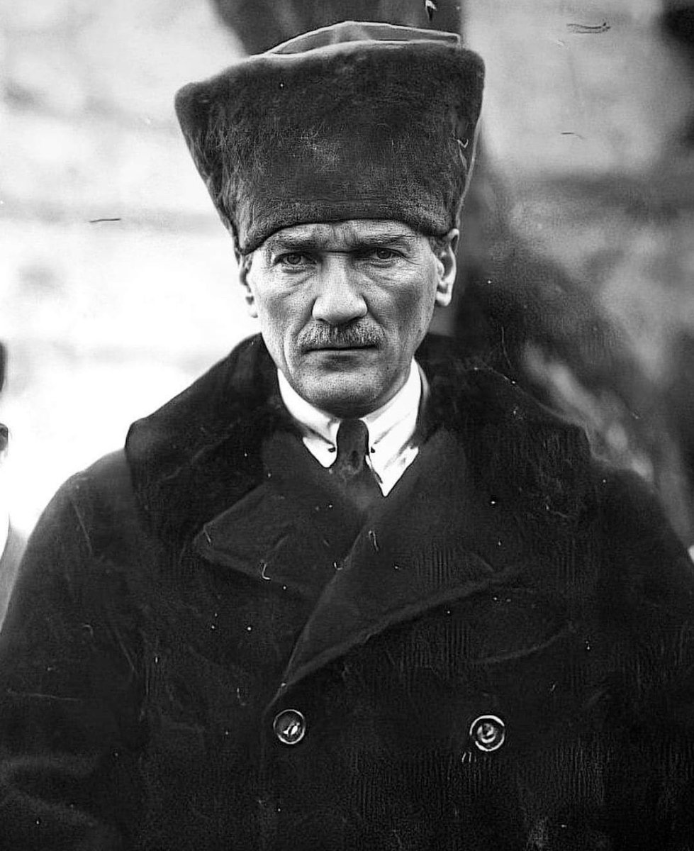 ÇOK BÜYÜKSÜN ÇOOK .. 🇹🇷
Ulu Atam..