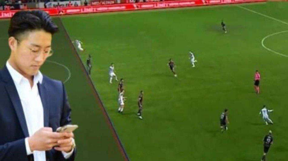 VoW (@voiceofworldco) on Twitter photo Güney Koreli spor gazetecisi Hanshin Lee:
Suudiler, hiç yenilmeyen bir adamı yenebileceklerini zannettiler. Atatürk'ün mirası halkında devam ediyor.
Türk değilim ama bugün herkesle gurur duydum. Bu durum, Fenerbahçe-Galatasaray rekabetinin ötesine geçiyor… Güney Koreli spor gazetecisi Hanshin Lee:
Suudiler, hiç yenilmeyen bir adamı yenebileceklerini zannettiler. Atatürk'ün mirası halkında devam ediyor.
Türk değilim ama bugün herkesle gurur duydum. Bu durum, Fenerbahçe-Galatasaray rekabetinin ötesine geçiyor…