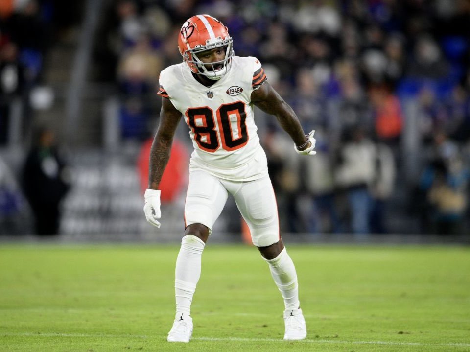 PolymarketBlitz's tweet photo. 𝗥𝗨𝗠𝗢𝗥:
The #Browns are looking to add a receiver due some injuries at the position, per source.

A name that would make sense is former #Browns WR Jarvis Landry. A fan favorite who is also a free agent currently. https://t.co/aUYydMJ5fO
