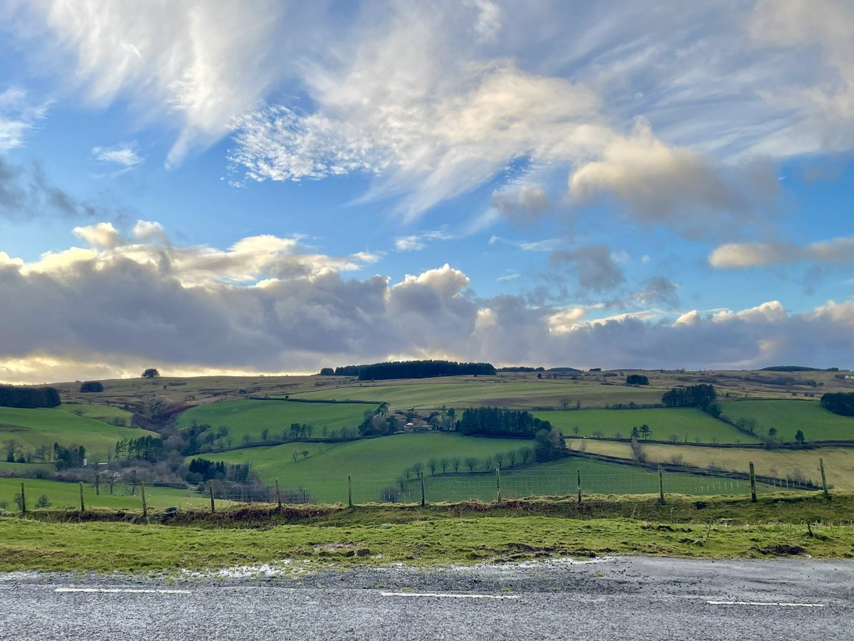 Downtime… I passed stunning Welsh landscapes going home today. “And what suitably sweeping music accompanied you on your epic way?”, I hear you say… Rachmaninoff’s 2nd and 3rd Piano Concerto’s respectively. #welsh #london #rachmaninoff #downtime #scenery #classicalmusic