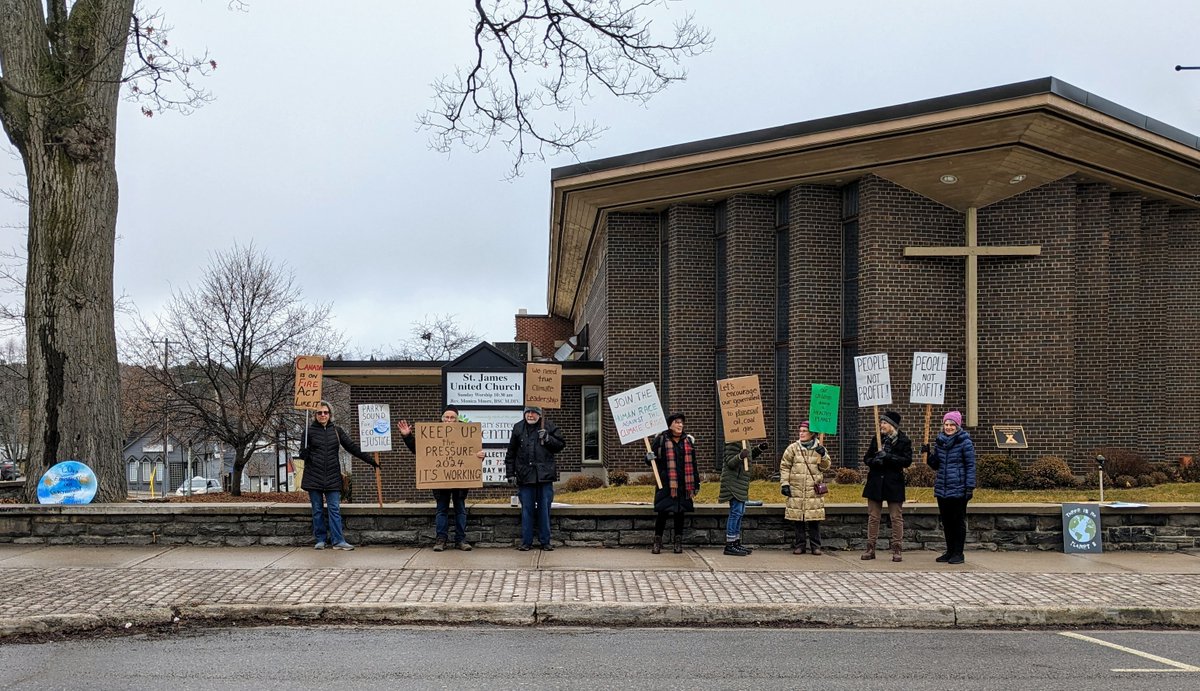 ActionParry's tweet photo. Climate Strike Dec 29-2023 in Parry Sound @FFFCanada https://t.co/Do7kcqaFw9