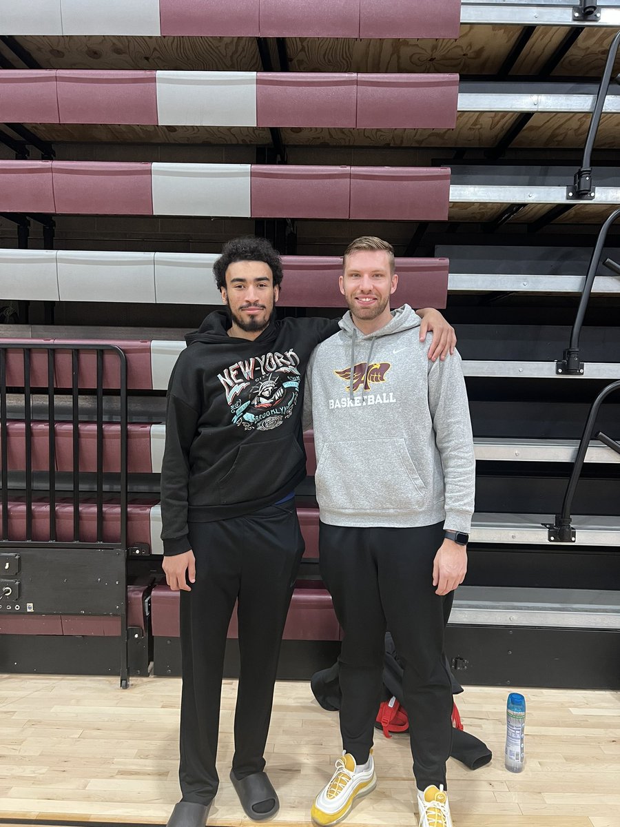 𝐖𝐚𝐡𝐚𝐰𝐤 𝐀𝐥𝐮𝐦𝐧𝐢 

Very cool moment today to see 2 former 𝐆𝐑𝐄𝐀𝐓 Wahawk Basketball players now as assistant coaches

Jaden Keller assistant at Waterloo West
Lincoln Conrey assistant at Ankeney

But, 𝐎𝐍𝐂𝐄 𝐀 𝐖𝐀𝐇𝐀𝐖𝐊, 𝐀𝐋𝐖𝐀𝐘𝐒 𝐀 𝐖𝐀𝐇𝐀𝐖𝐊 

#Ubuntu