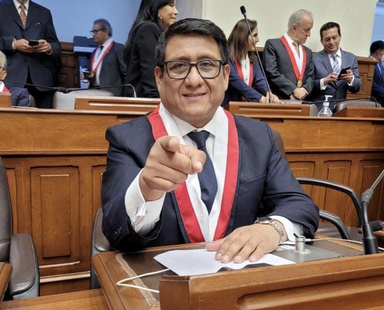 hventuracongre's tweet photo. Hoy celebramos 30 años de nuestra Constitución Política. Aquella que nos regresó a la senda del desarrollo y fortaleció nuestras instituciones gracias al impulso de nuestro presidente Alberto Fujimori. https://t.co/ZMak3QNby6